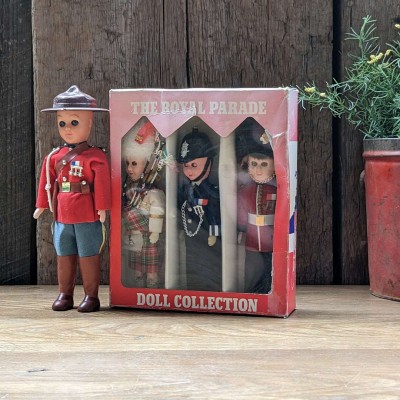 Poupées gendarme vintage Doll Royal Parade